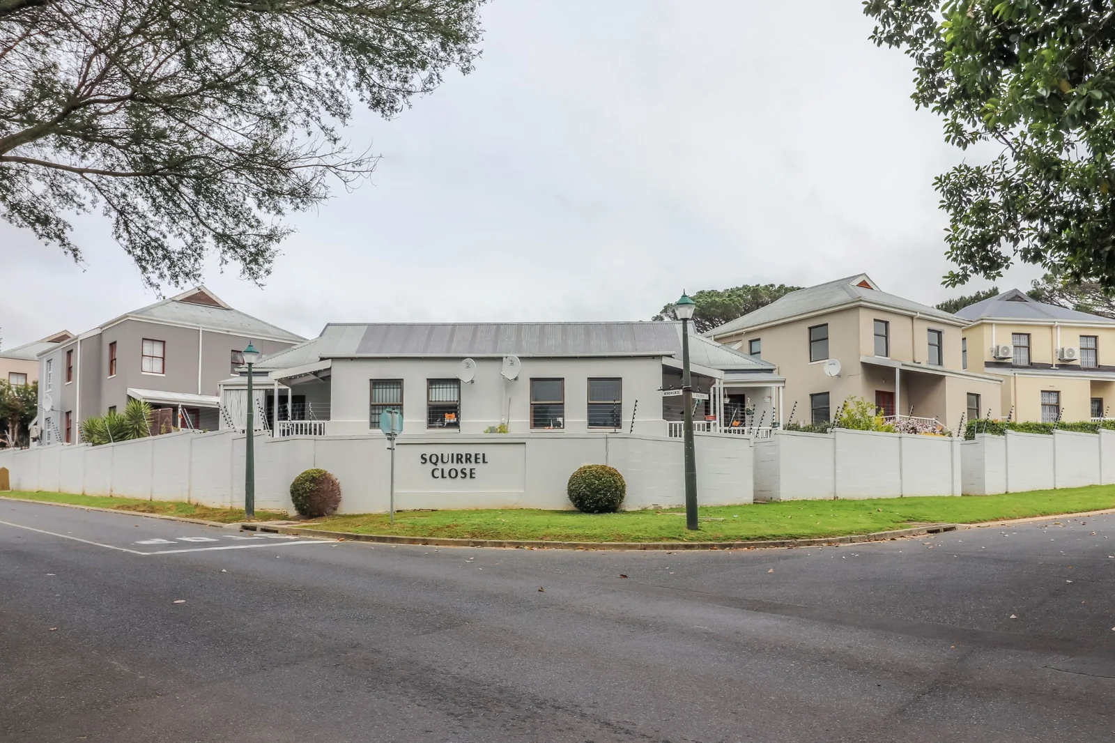 Modern Living with Stellenbosch Mountain Views