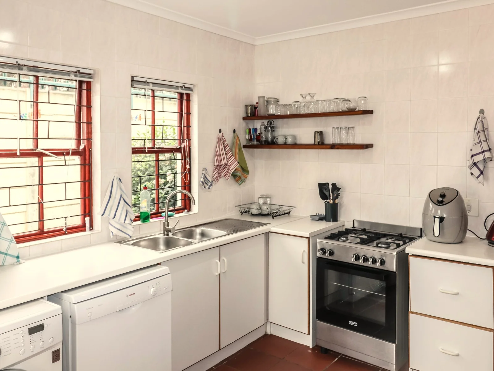 Modern Living with Stellenbosch Mountain Views