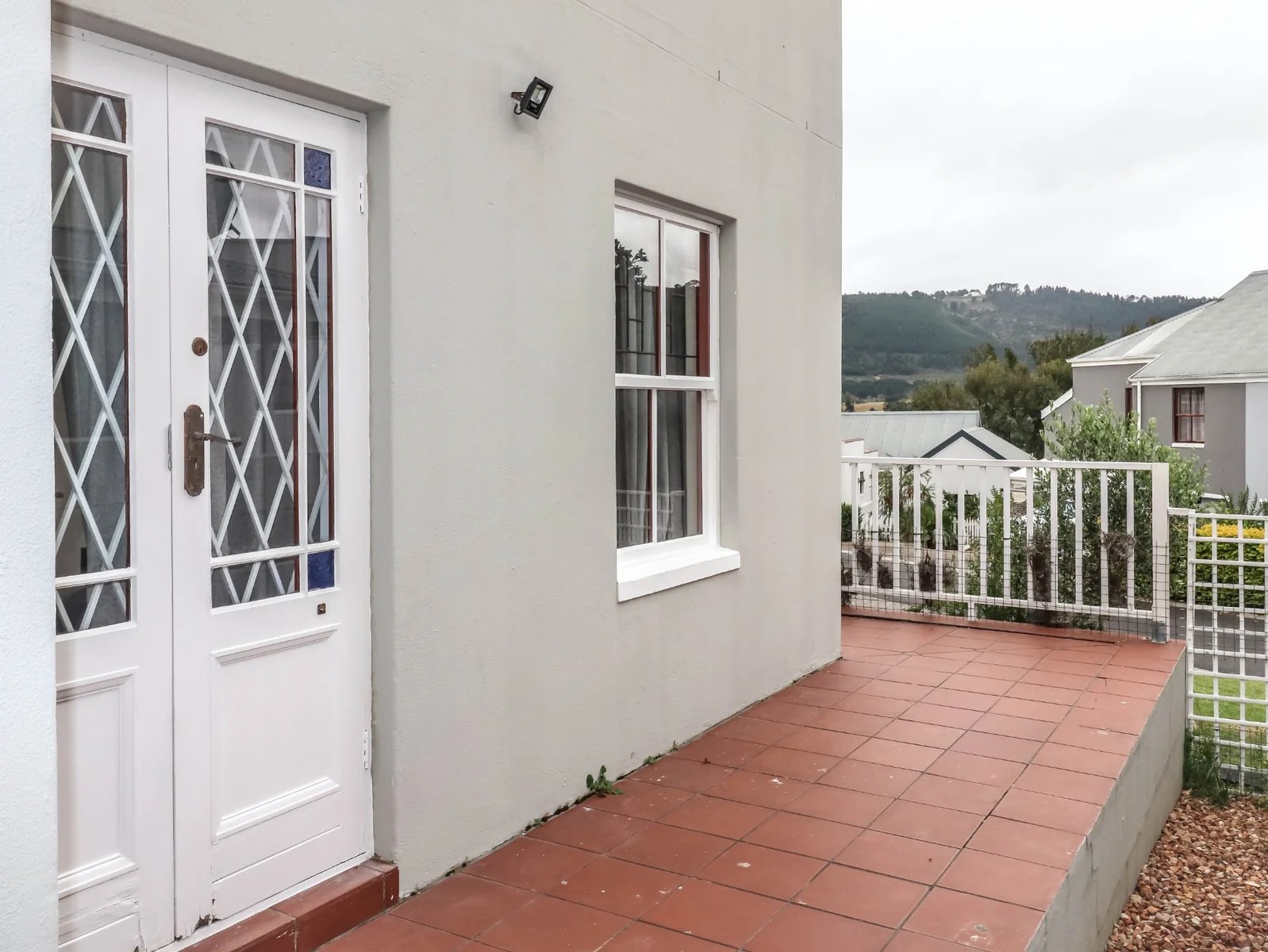 Modern Living with Stellenbosch Mountain Views