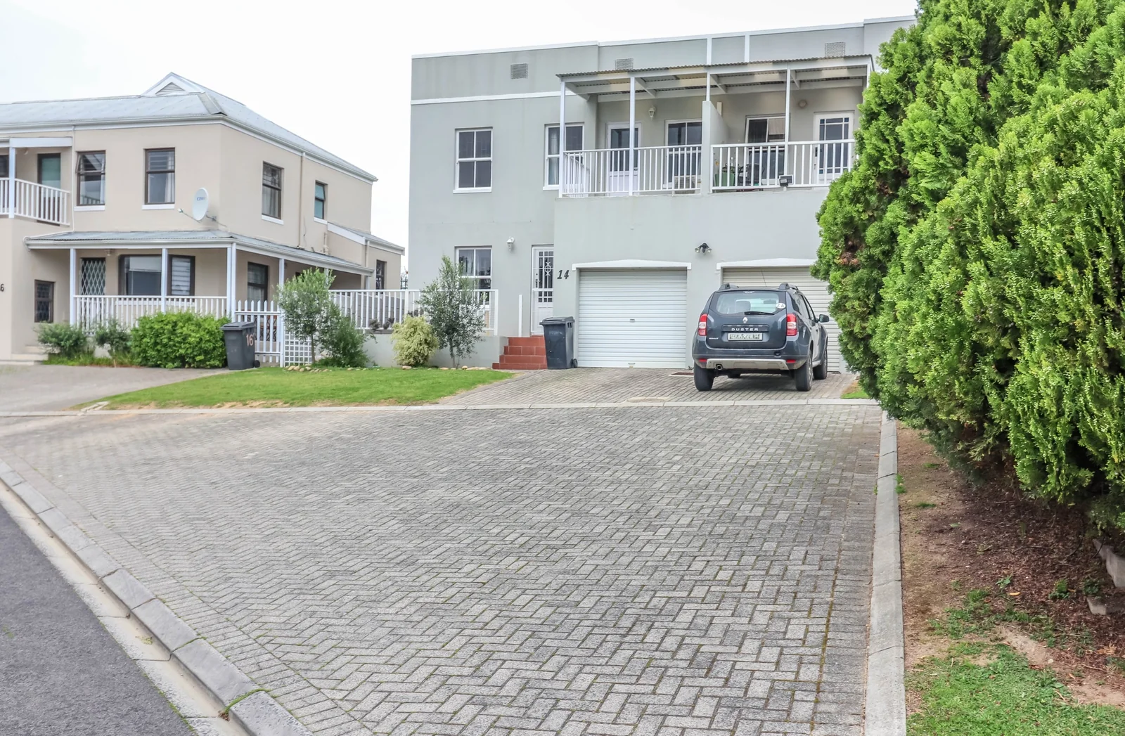 Modern Living with Stellenbosch Mountain Views