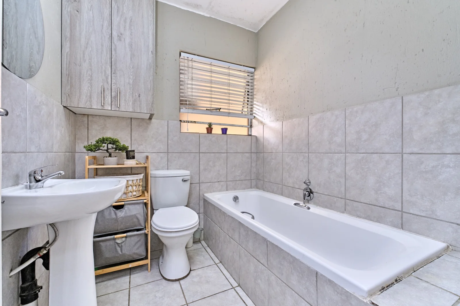 2 bedroom, 2 bathroom ground floor apartment for sale in Wilgeheuwel
