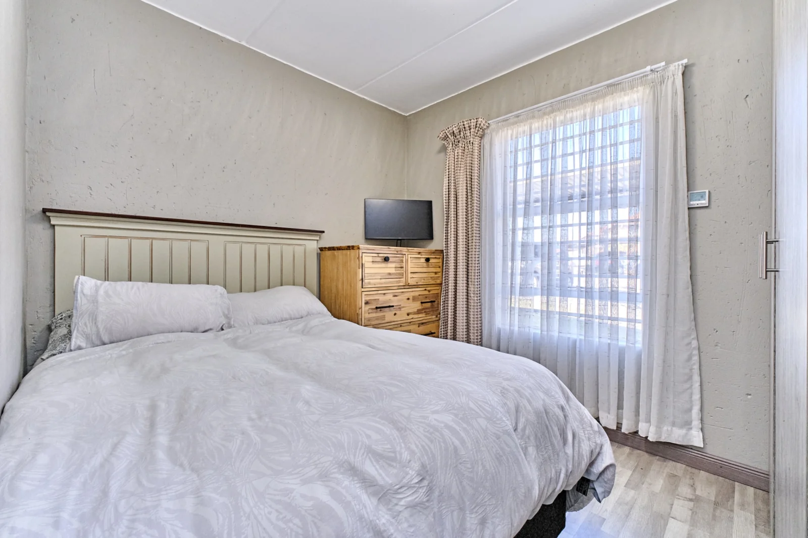 2 bedroom, 2 bathroom ground floor apartment for sale in Wilgeheuwel