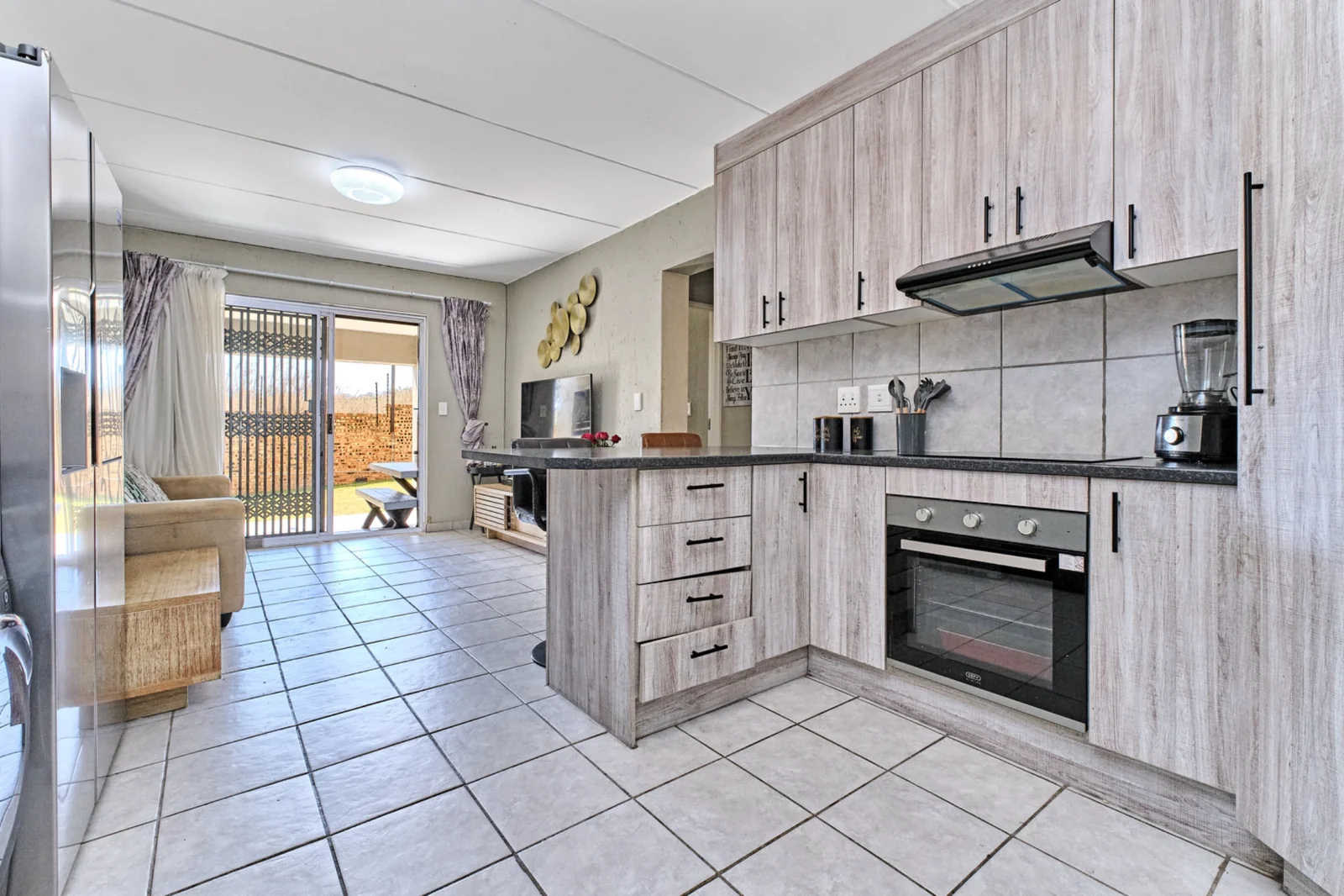 2 bedroom, 2 bathroom ground floor apartment for sale in Wilgeheuwel