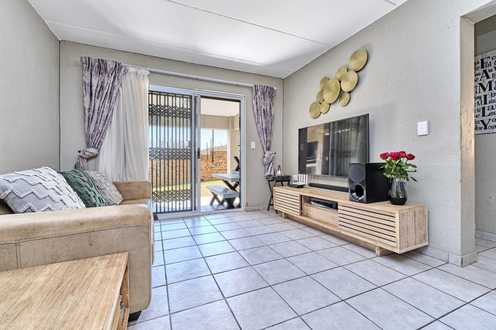 2 bedroom, 2 bathroom ground floor apartment for sale in Wilgeheuwel