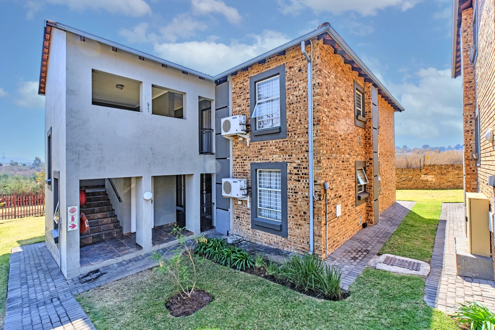 2 bedroom, 2 bathroom ground floor apartment for sale in Wilgeheuwel