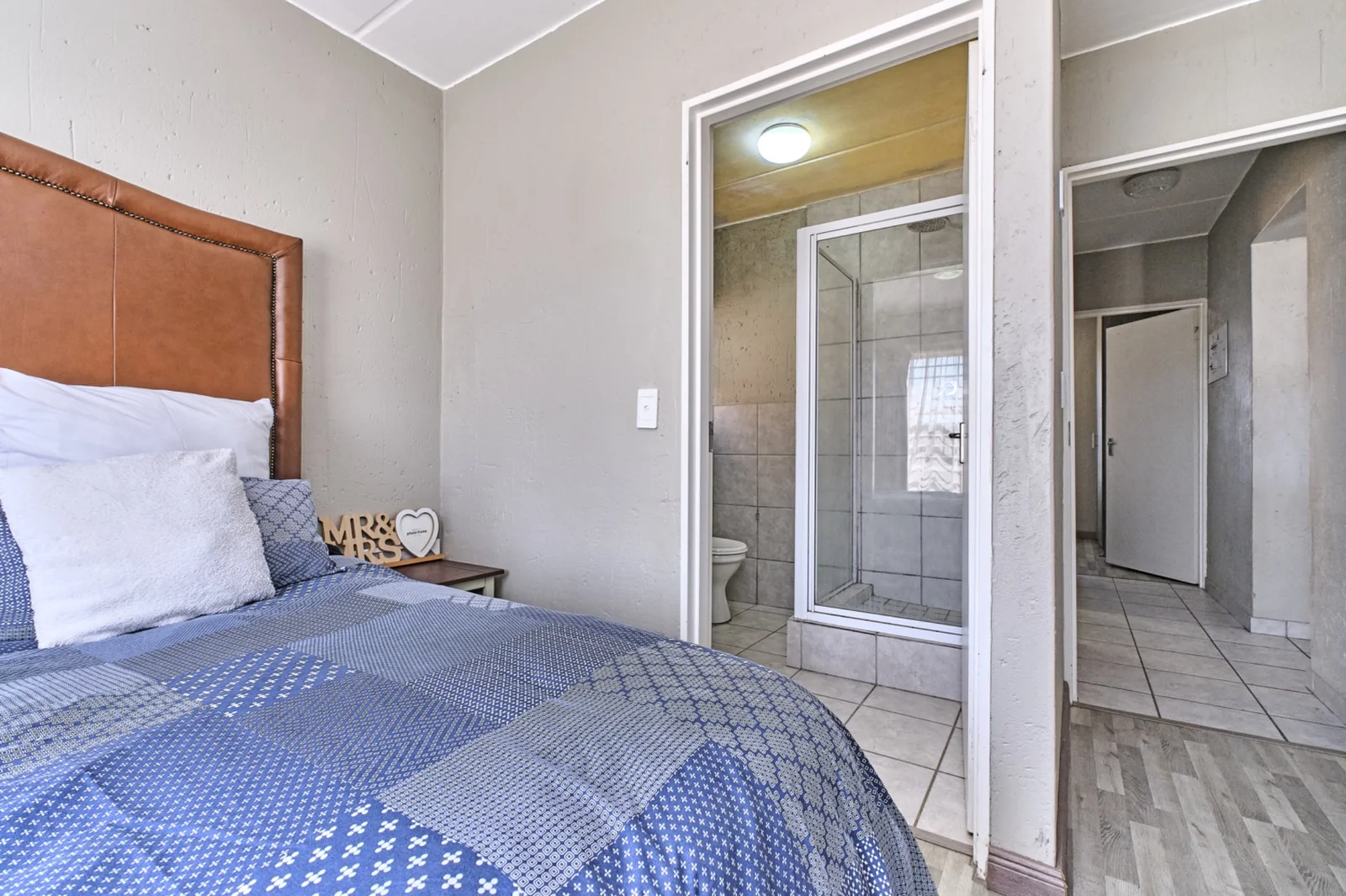 2 bedroom, 2 bathroom ground floor apartment for sale in Wilgeheuwel