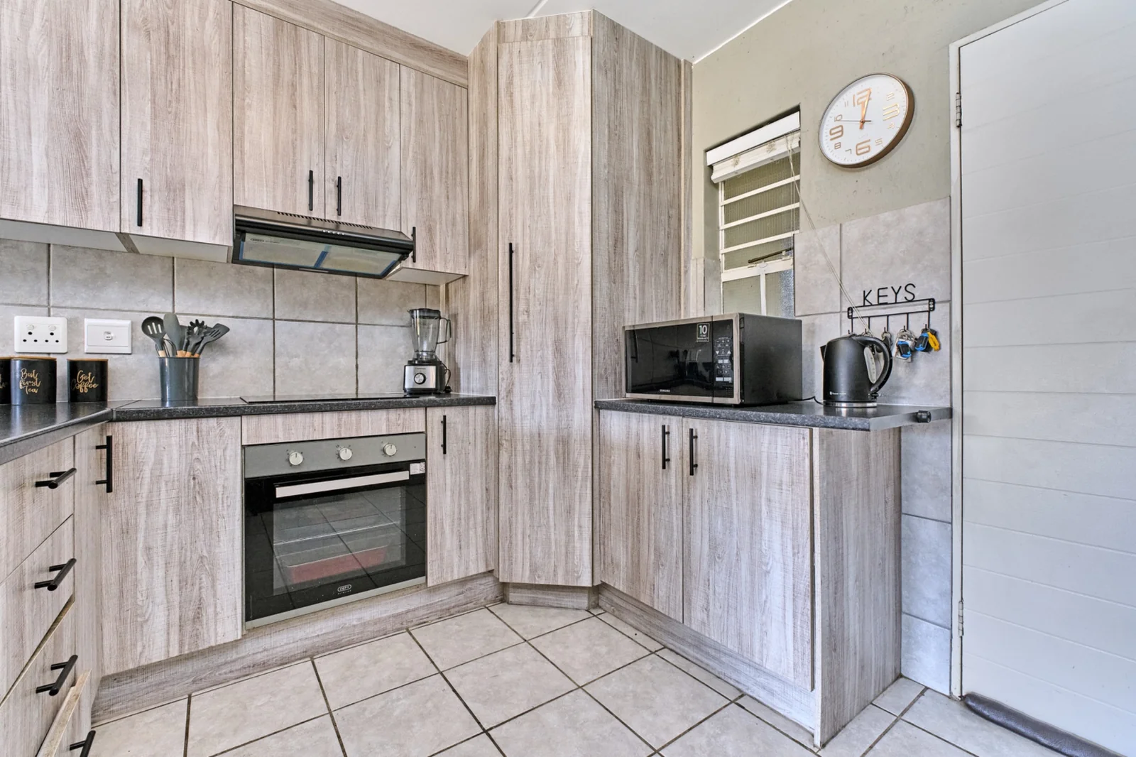 2 bedroom, 2 bathroom ground floor apartment for sale in Wilgeheuwel