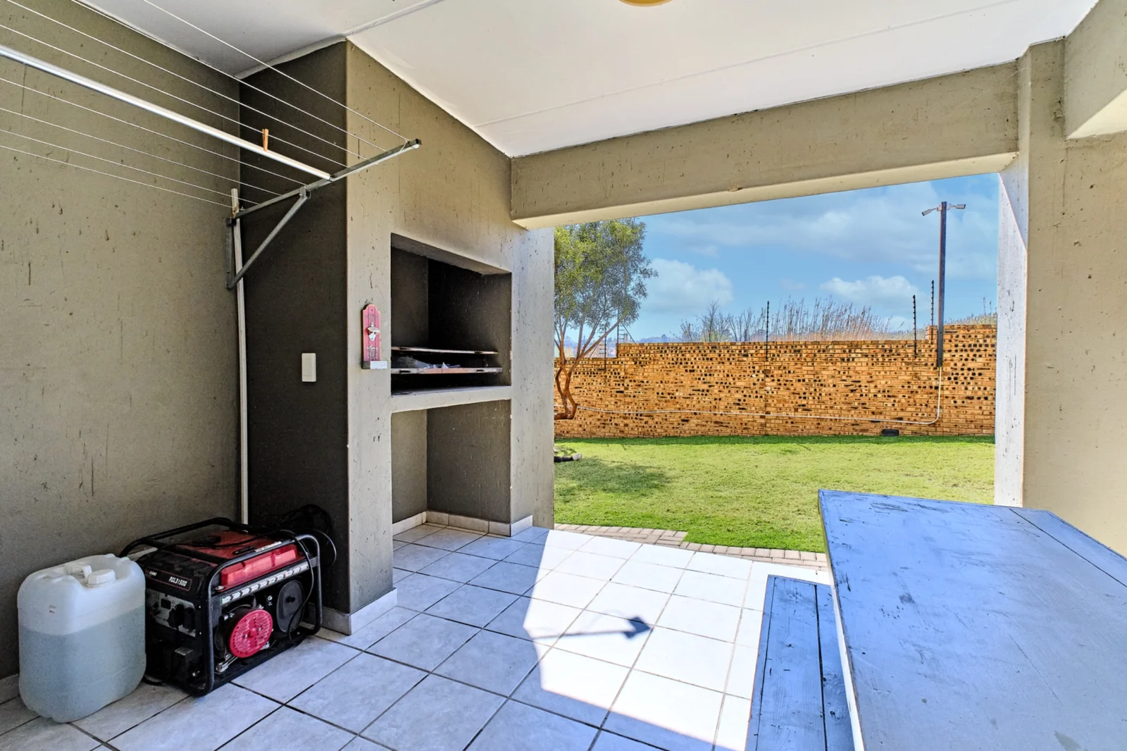 2 bedroom, 2 bathroom ground floor apartment for sale in Wilgeheuwel