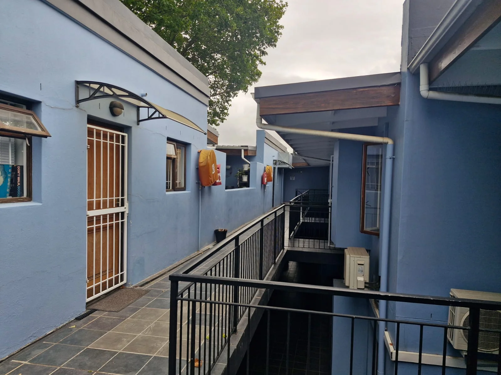 Walk to Everything: Spacious 2-Bed Apartment Off Dorp Street