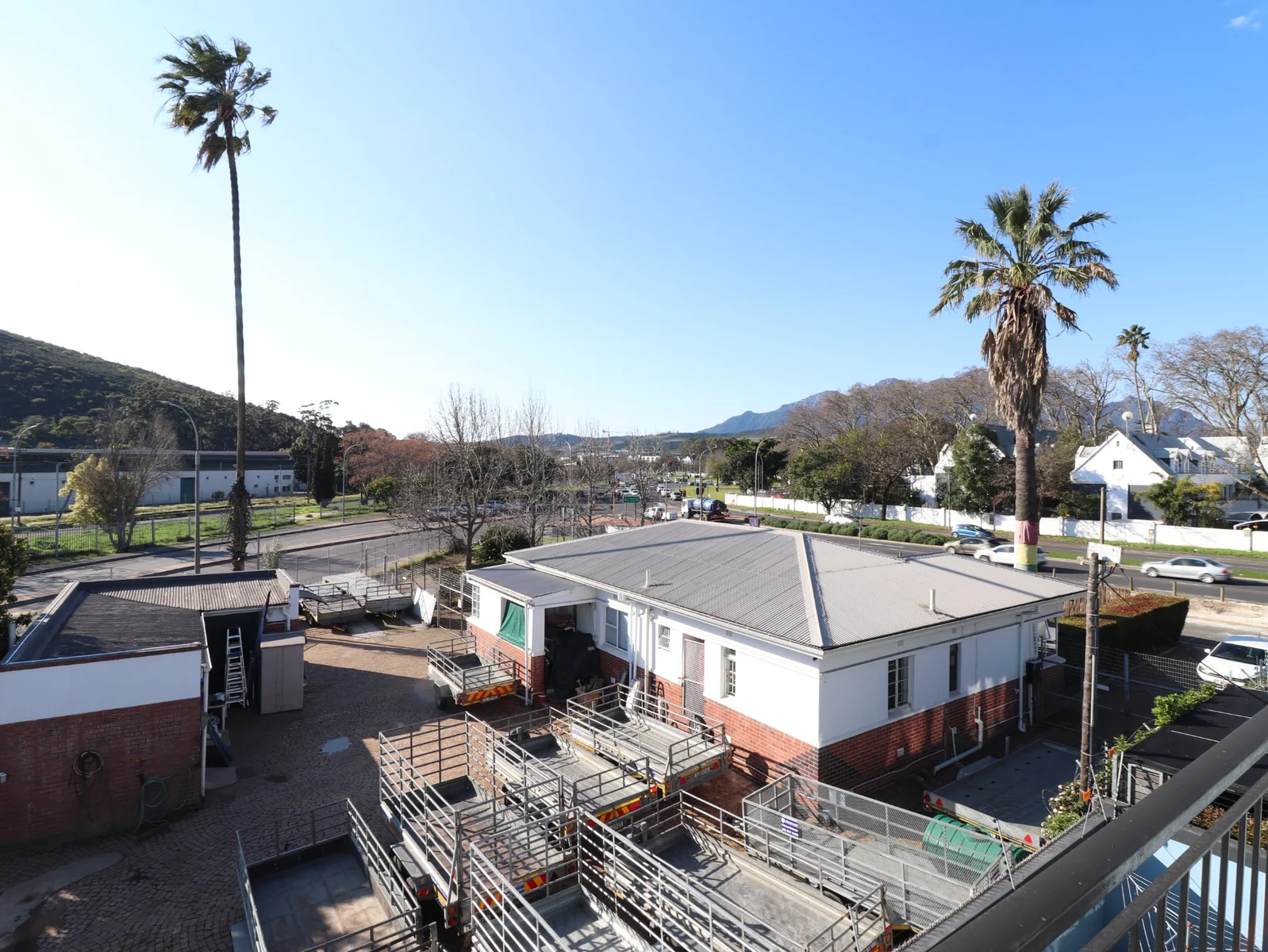 Walk to Everything: Spacious 2-Bed Apartment Off Dorp Street