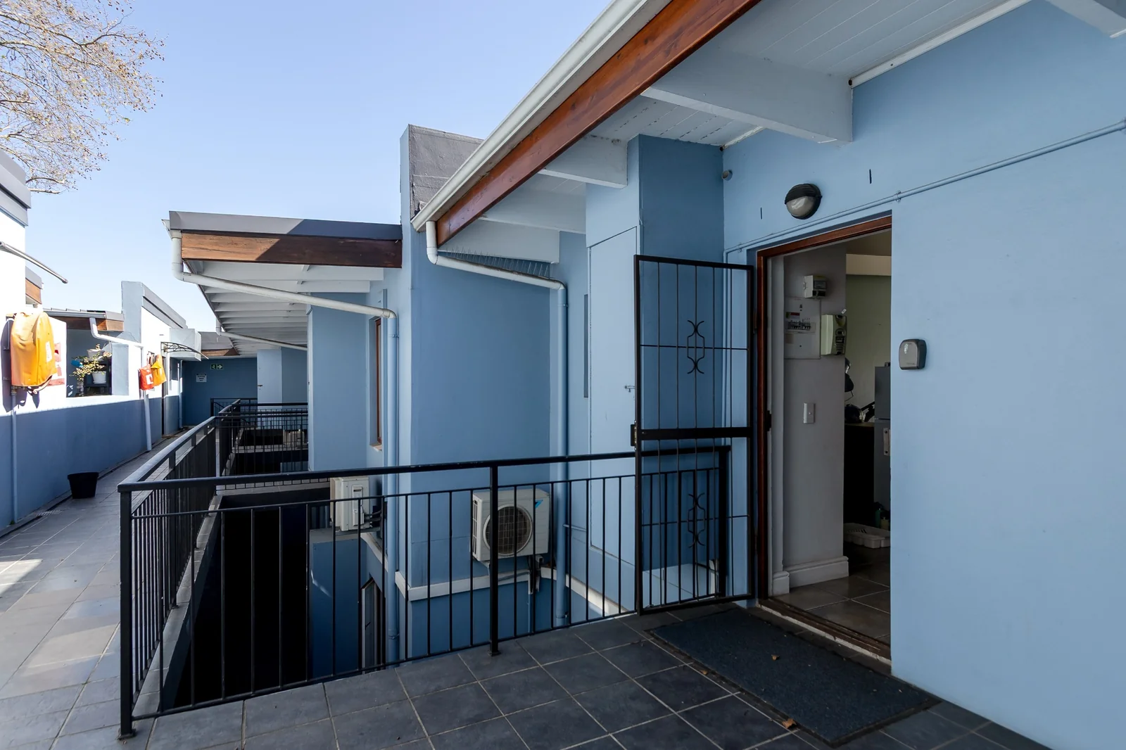 Walk to Everything: Spacious 2-Bed Apartment Off Dorp Street