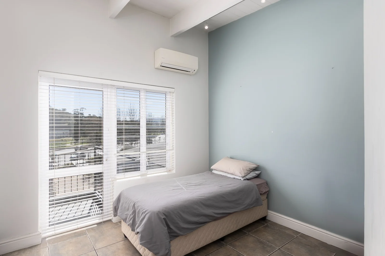 Walk to Everything: Spacious 2-Bed Apartment Off Dorp Street
