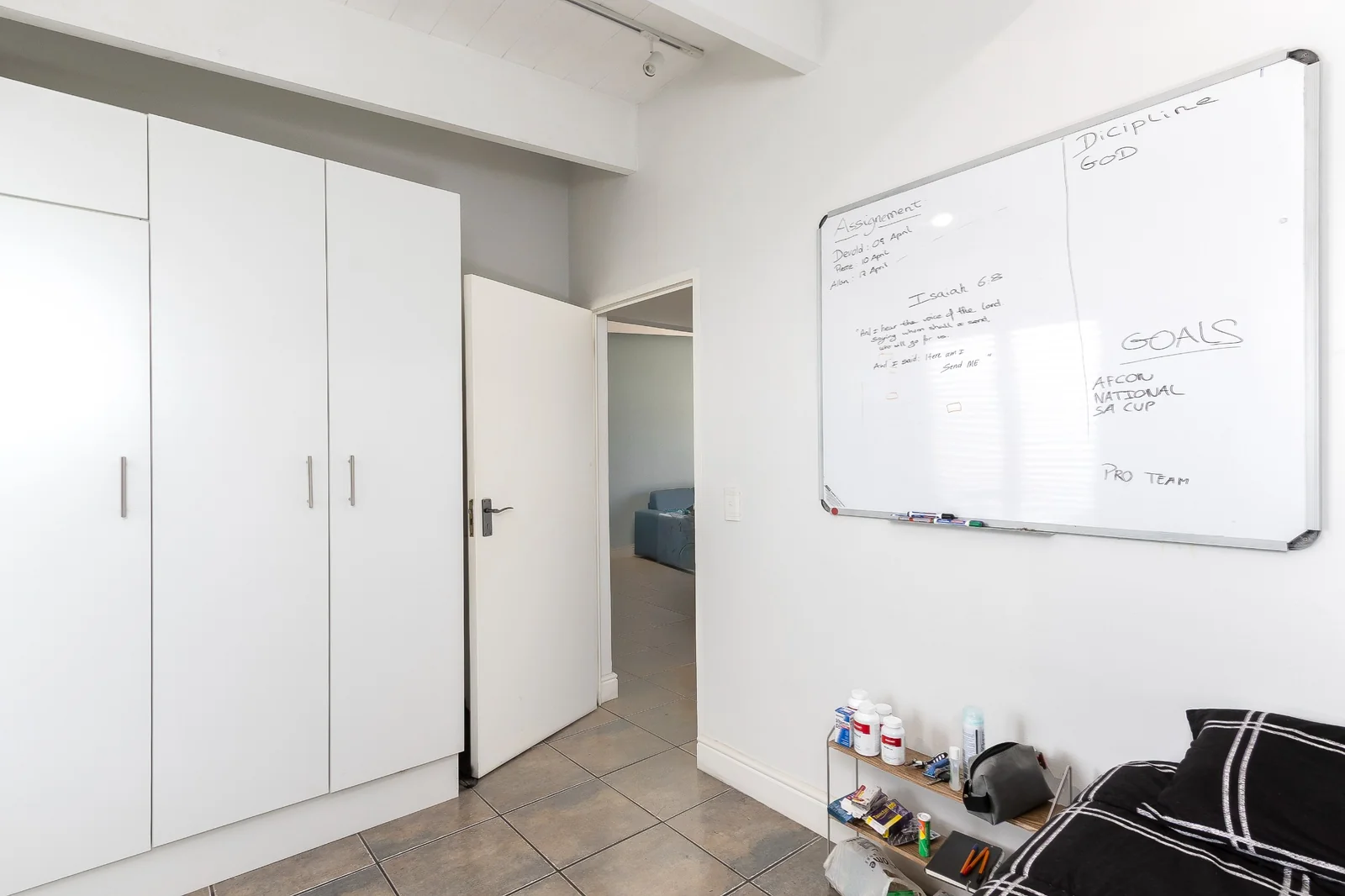 Walk to Everything: Spacious 2-Bed Apartment Off Dorp Street