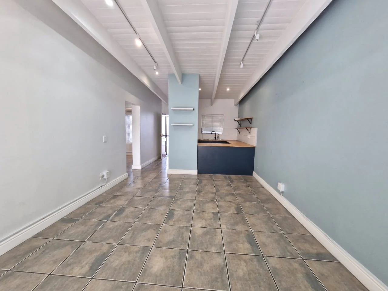 Walk to Everything: Spacious 2-Bed Apartment Off Dorp Street