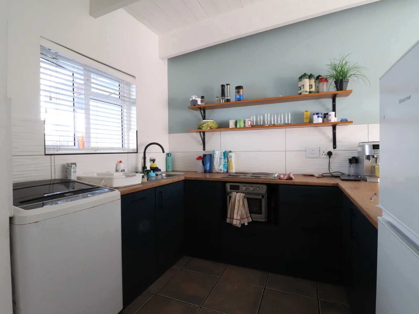Walk to Everything: Spacious 2-Bed Apartment Off Dorp Street