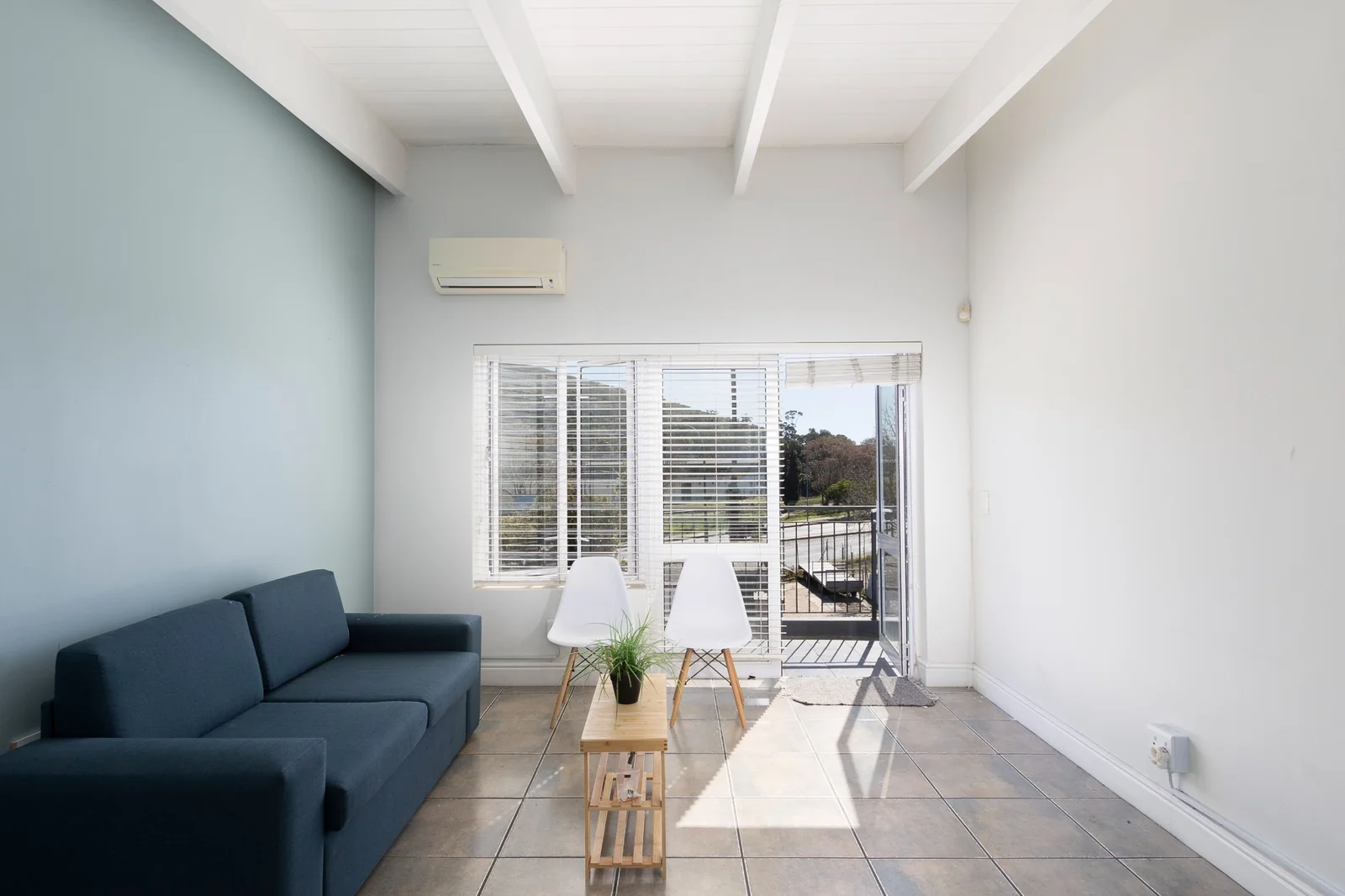 Walk to Everything: Spacious 2-Bed Apartment Off Dorp Street