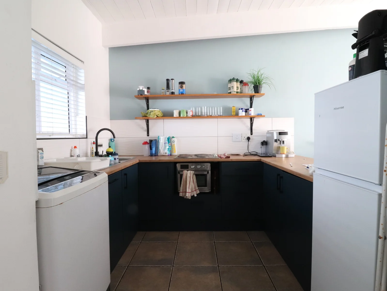 Walk to Everything: Spacious 2-Bed Apartment Off Dorp Street