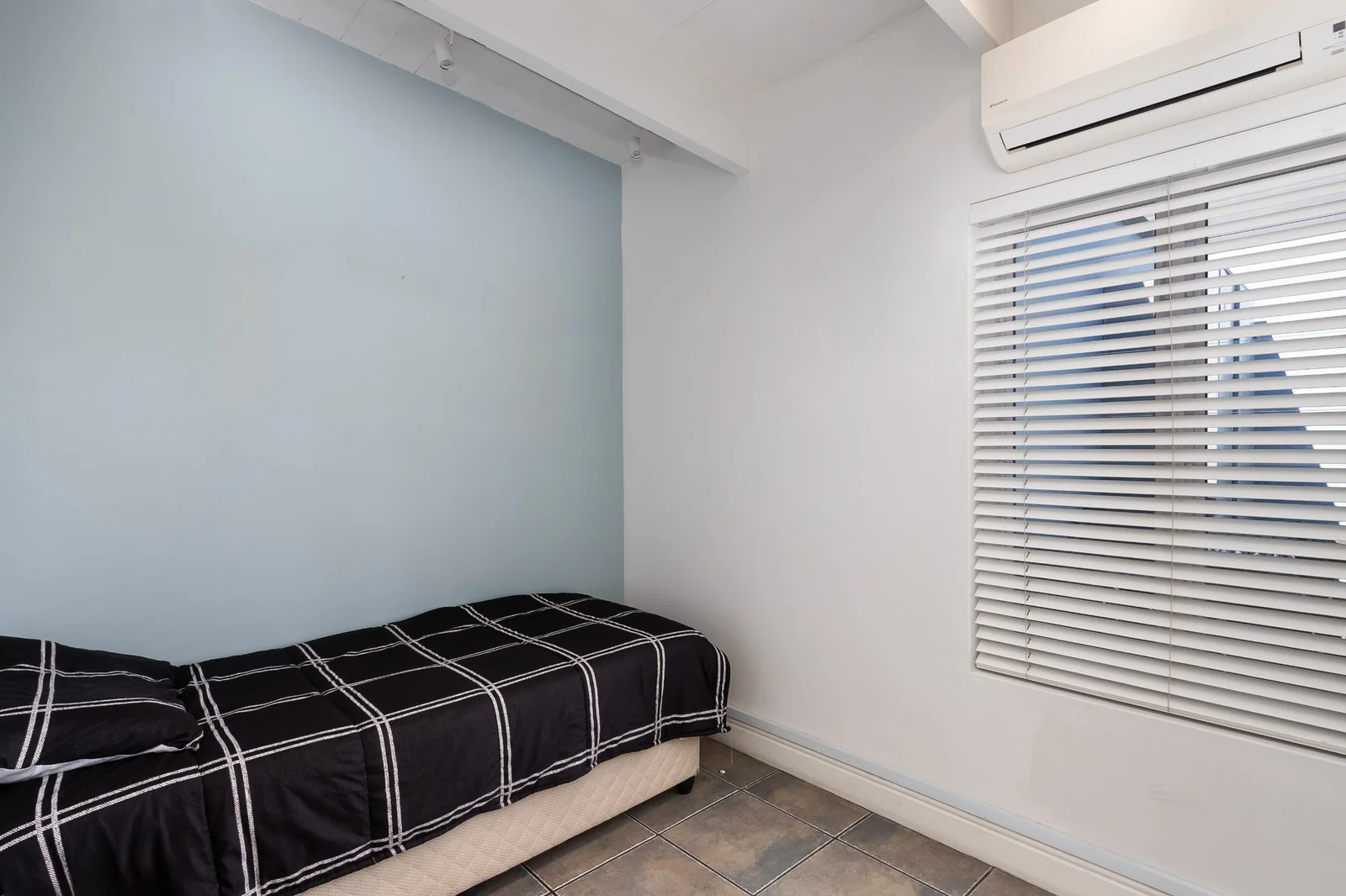 Walk to Everything: Spacious 2-Bed Apartment Off Dorp Street