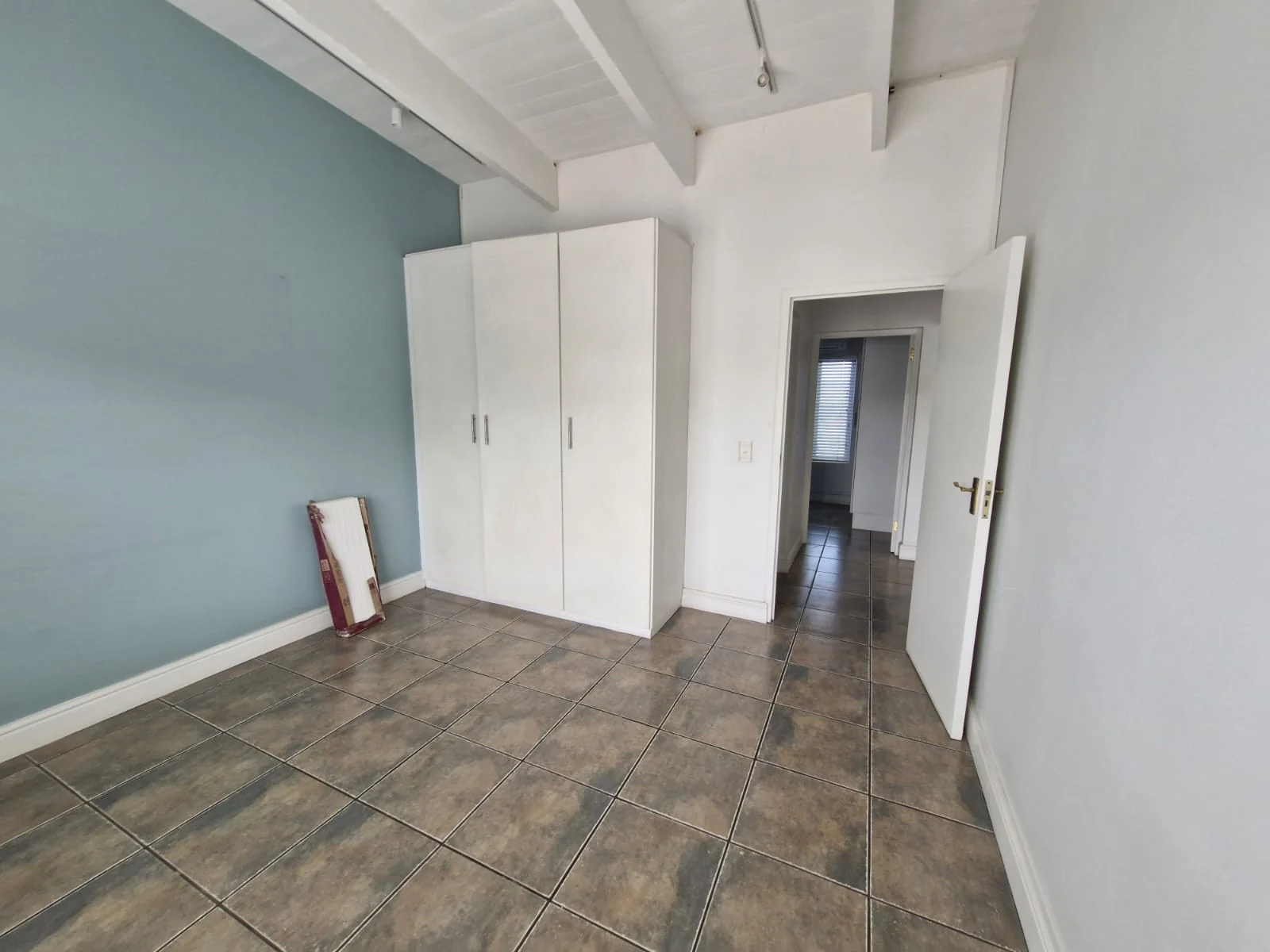 Walk to Everything: Spacious 2-Bed Apartment Off Dorp Street