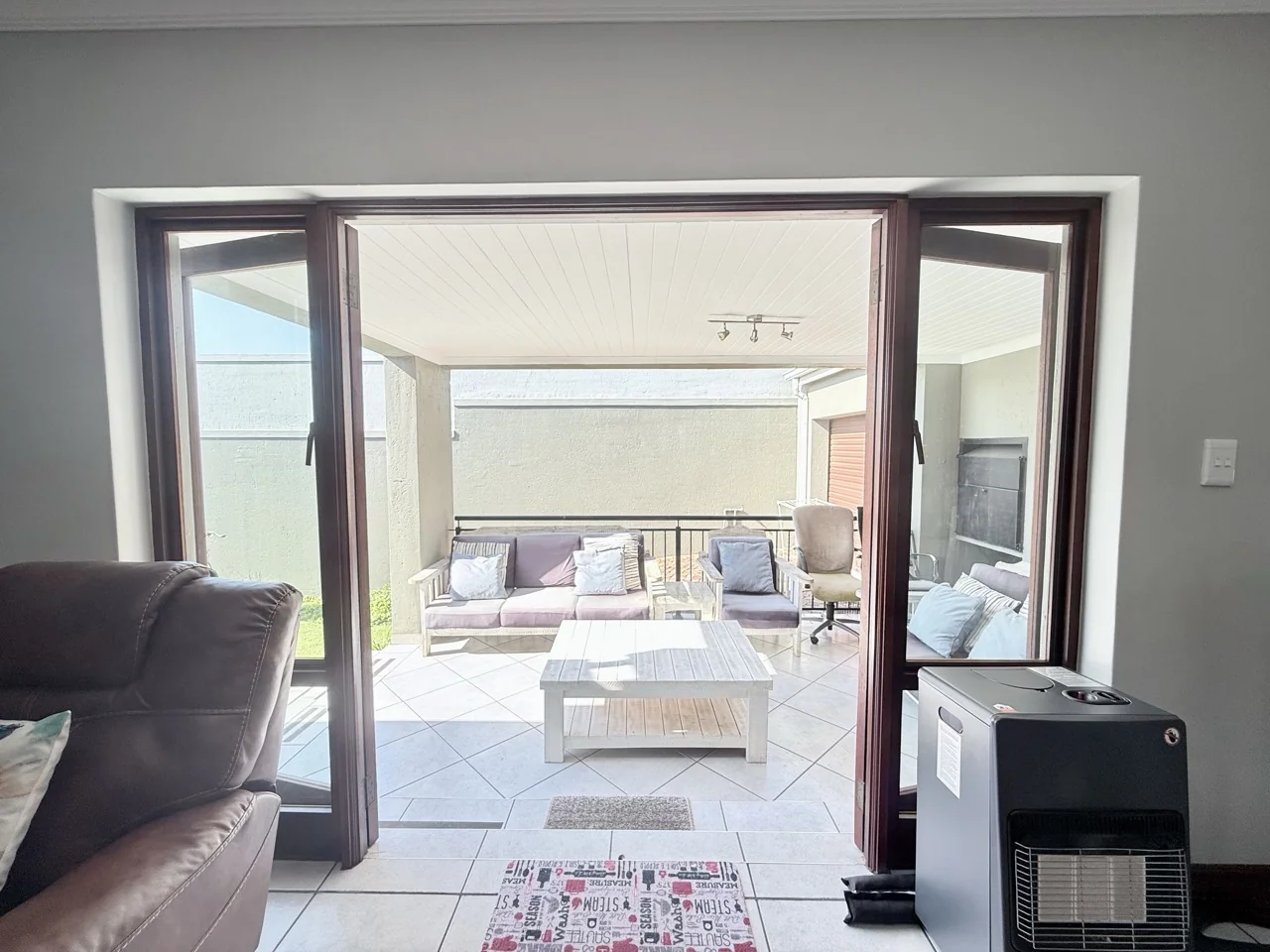 3 BEDROOM TOWNHOUSE FOR RENT IN HERITAGE HILL ESTATE