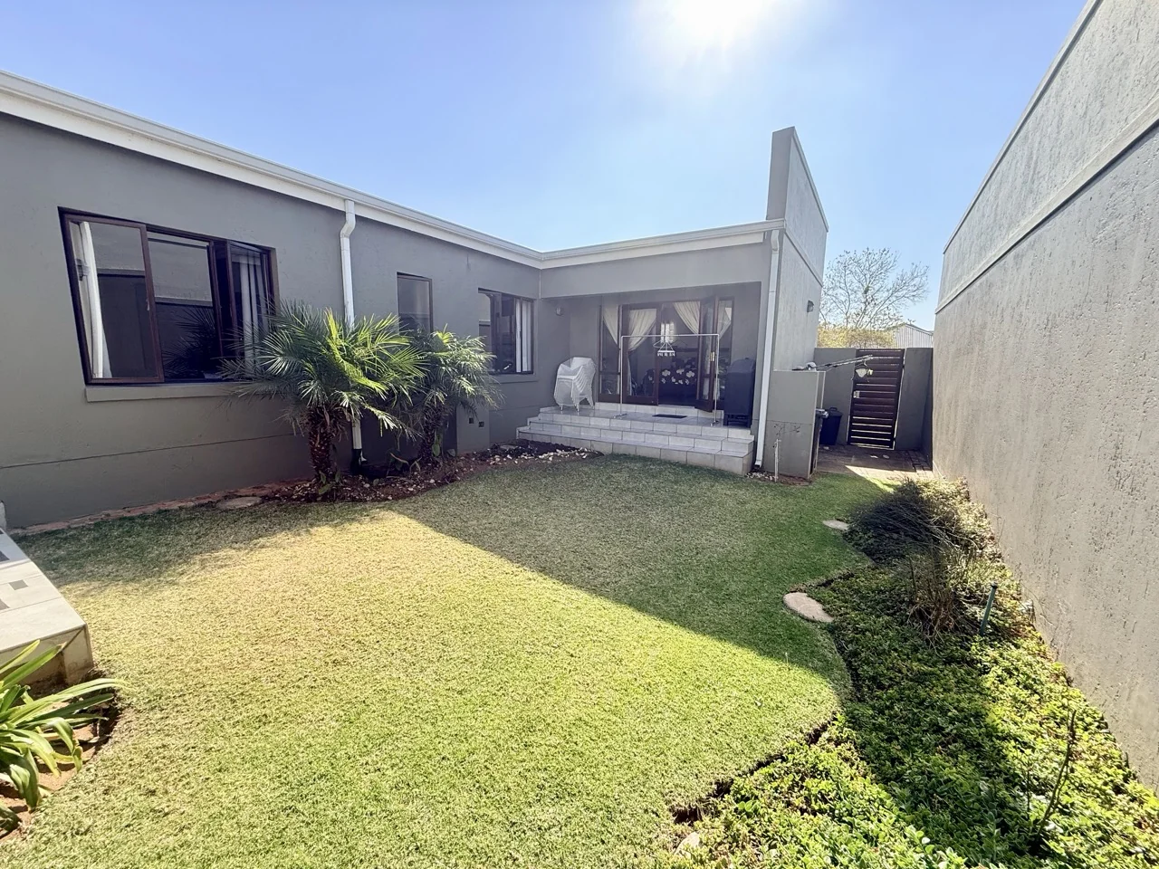 3 BEDROOM TOWNHOUSE FOR RENT IN HERITAGE HILL ESTATE