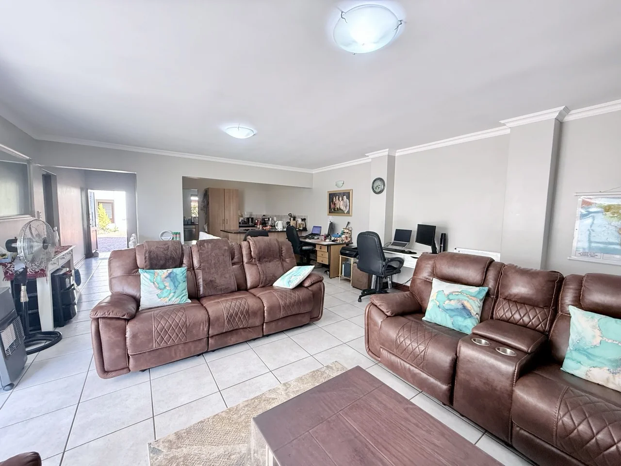 3 BEDROOM TOWNHOUSE FOR RENT IN HERITAGE HILL ESTATE