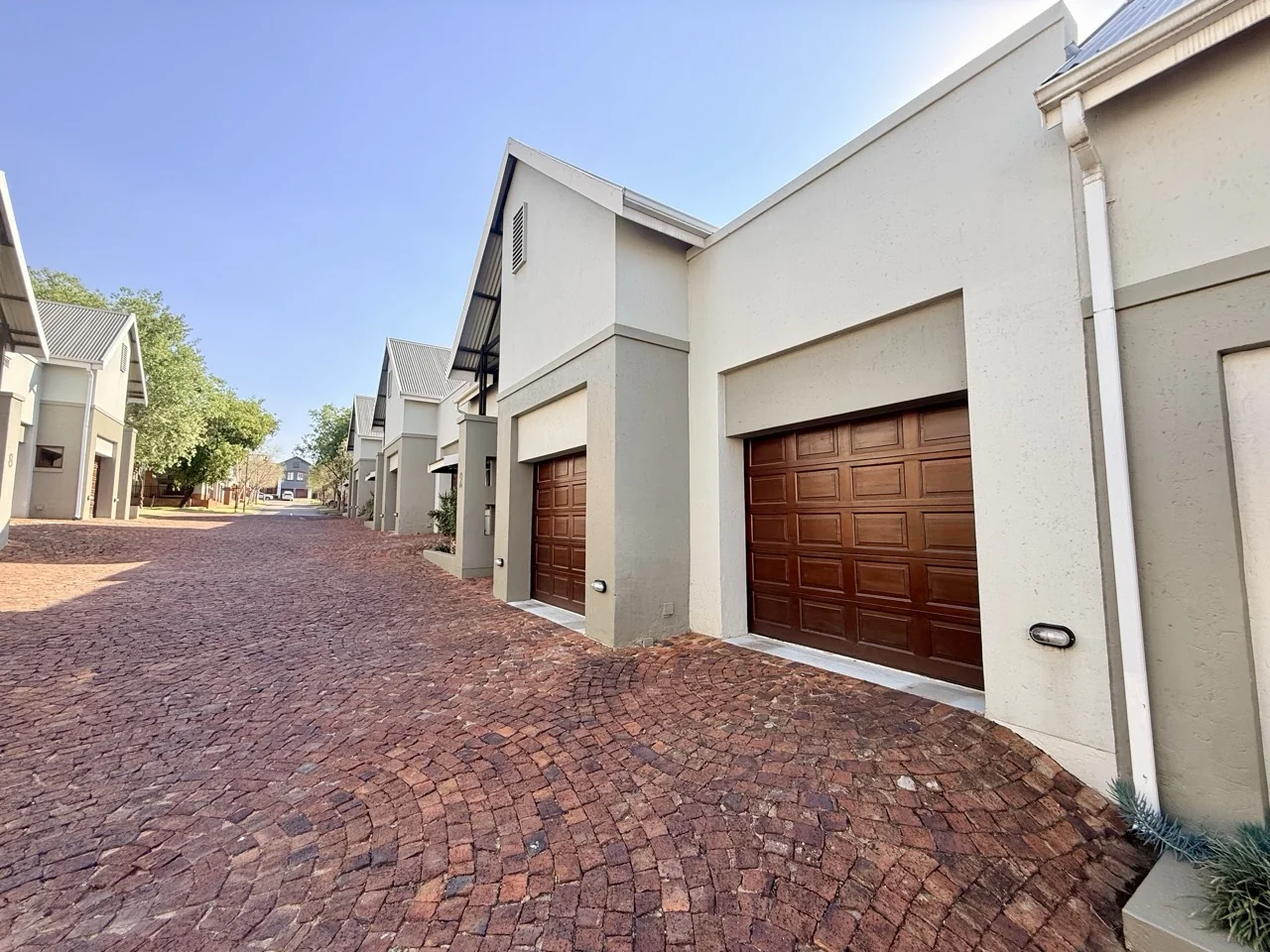 3 BEDROOM TOWNHOUSE FOR RENT IN HERITAGE HILL ESTATE