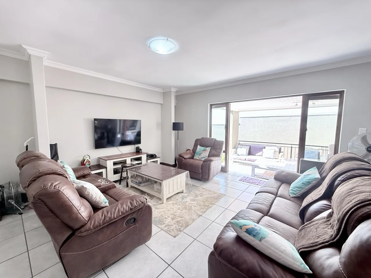 3 BEDROOM TOWNHOUSE FOR RENT IN HERITAGE HILL ESTATE