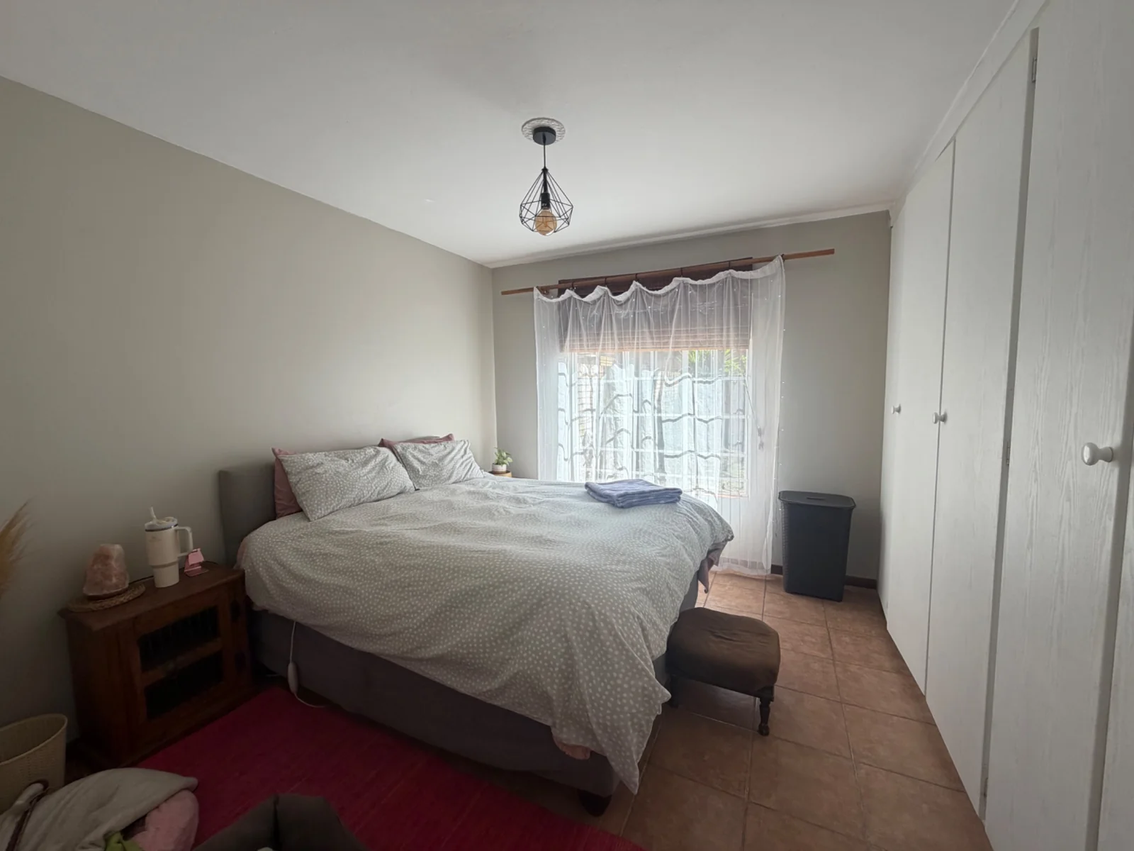 NEW LISTING ...... STARTER DREAM!
