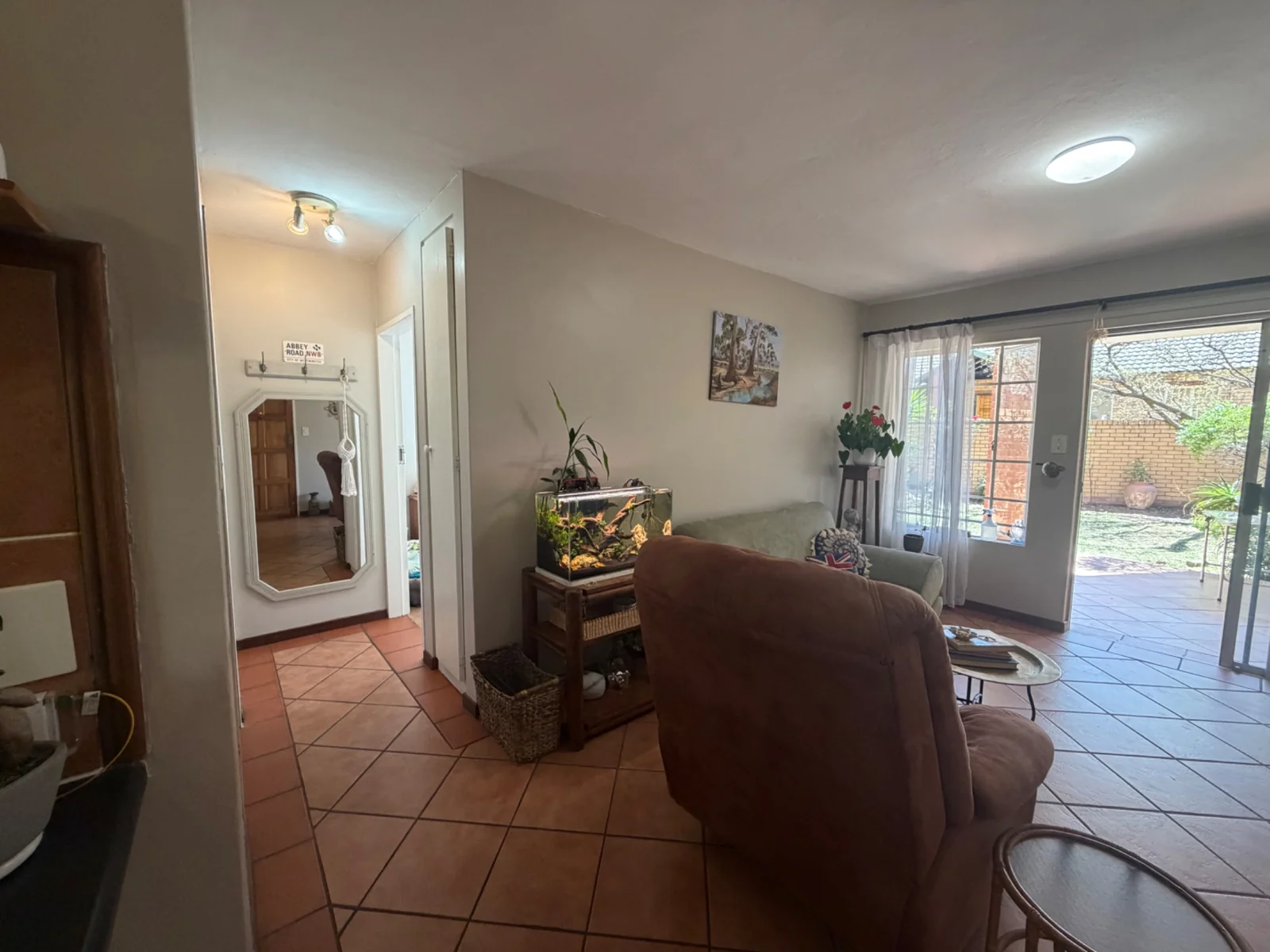 NEW LISTING ...... STARTER DREAM!