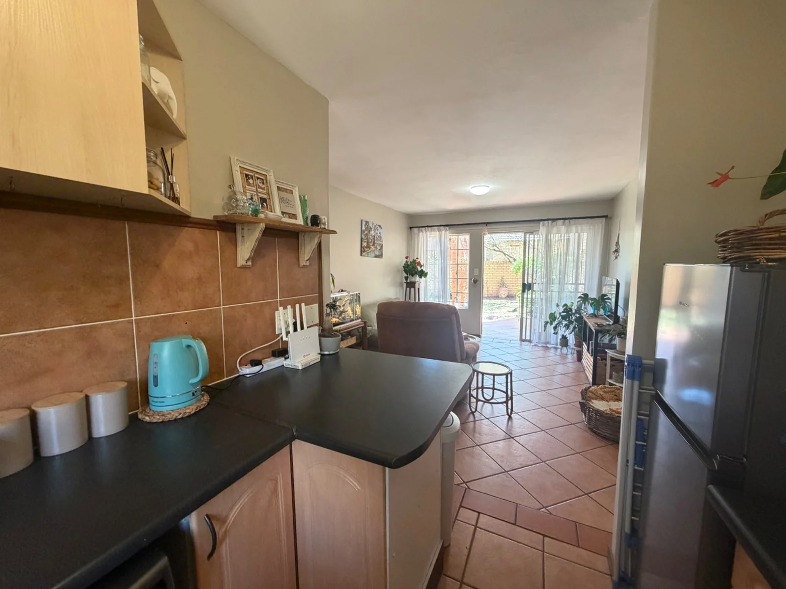 NEW LISTING ...... STARTER DREAM!
