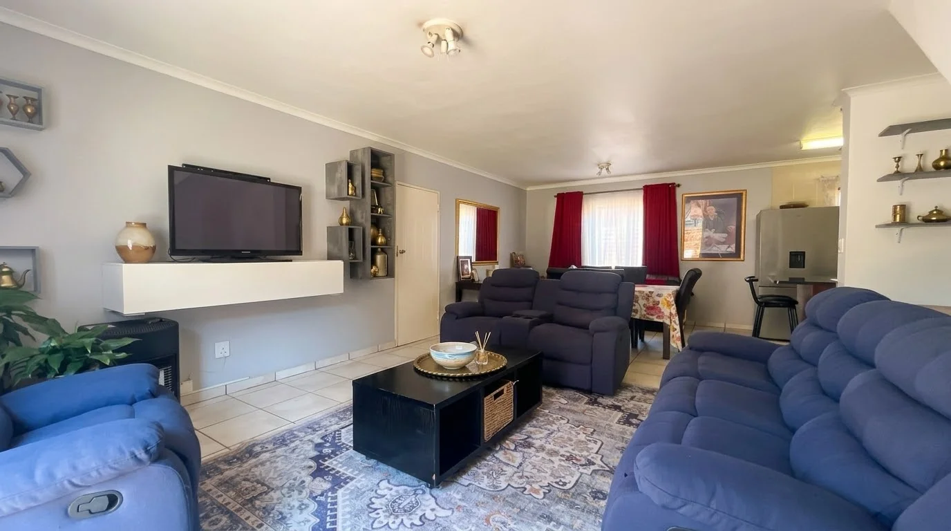 4 Bedroom Townhouse with Private Pool in Ruimsig Manor