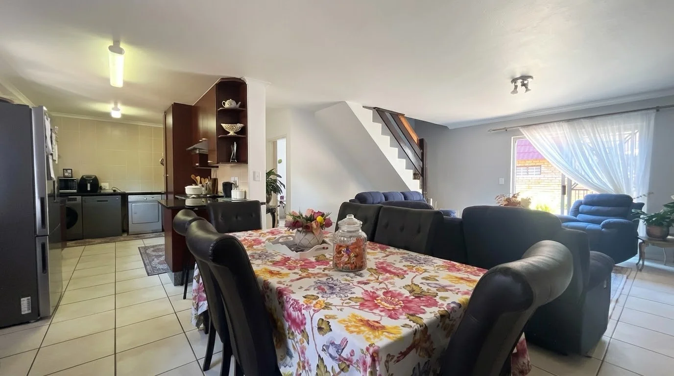 4 Bedroom Townhouse with Private Pool in Ruimsig Manor