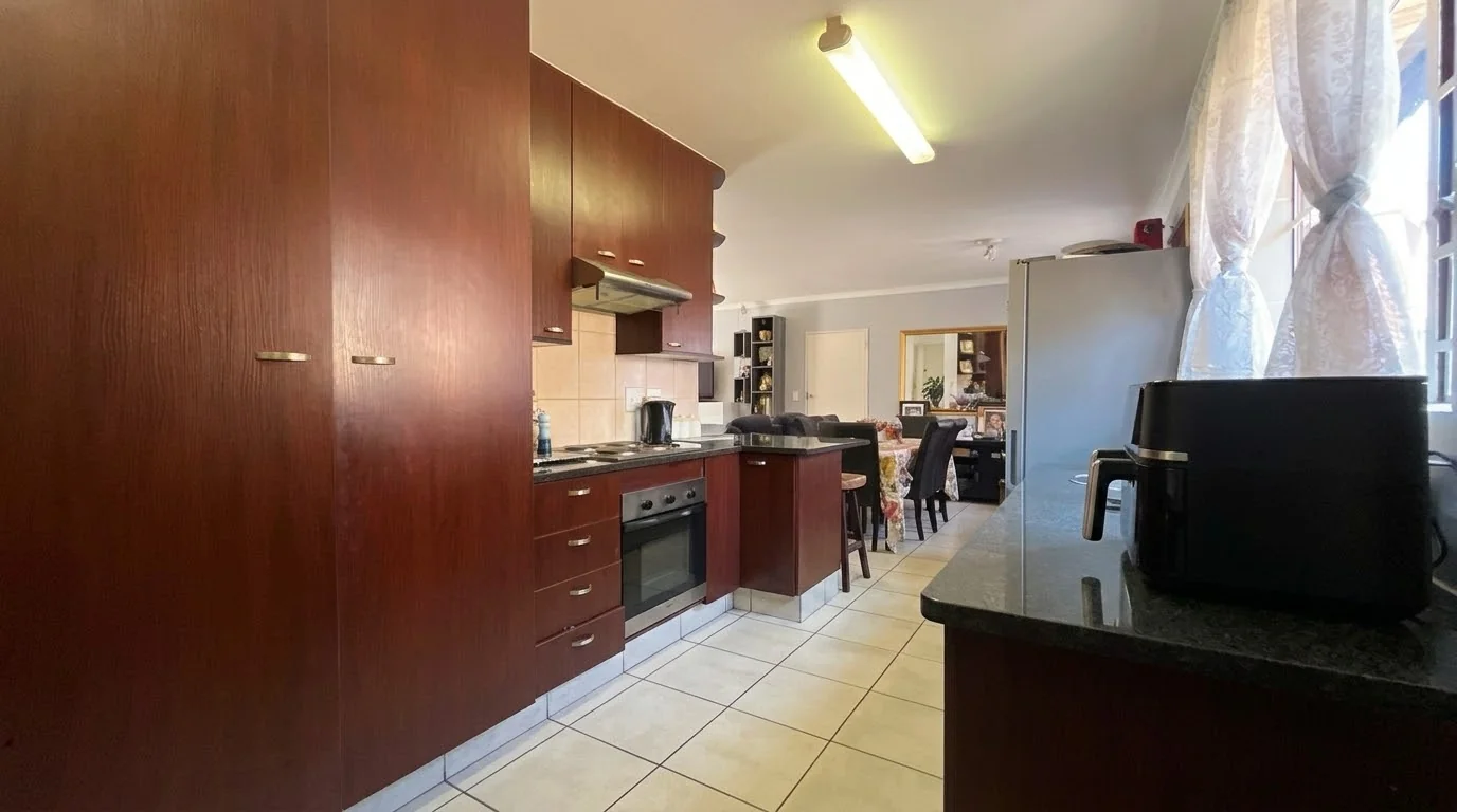 4 Bedroom Townhouse with Private Pool in Ruimsig Manor