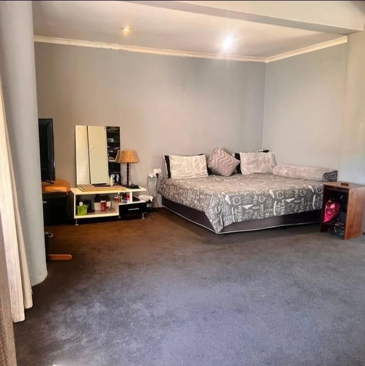 Beautiful 3 Bedroom home with a spacious yard nestled in the peaceful streets of Brackendowns.