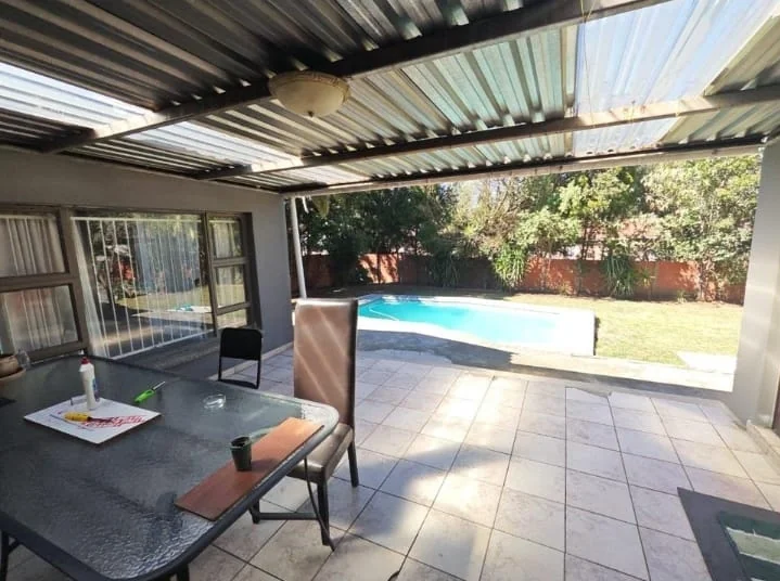 Beautiful 3 Bedroom home with a spacious yard nestled in the peaceful streets of Brackendowns.