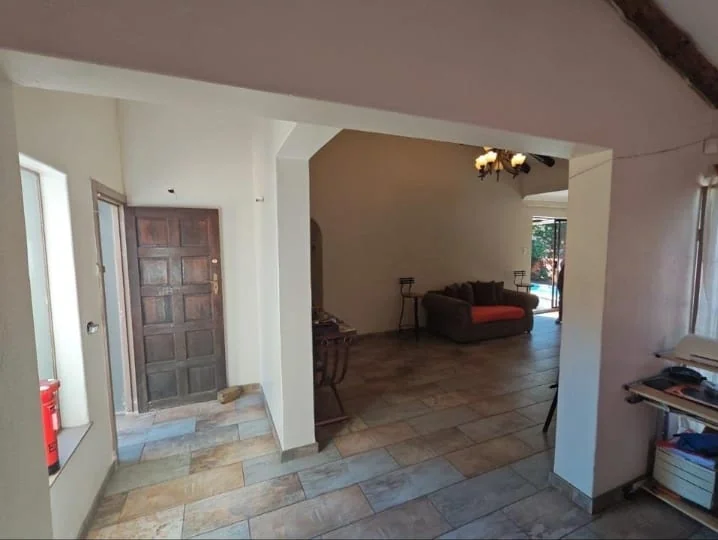 Beautiful 3 Bedroom home with a spacious yard nestled in the peaceful streets of Brackendowns.
