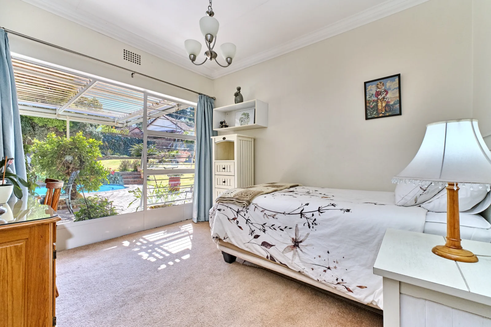 6 Bedroom, 4 bathroom home for sale in Constantia Kloof