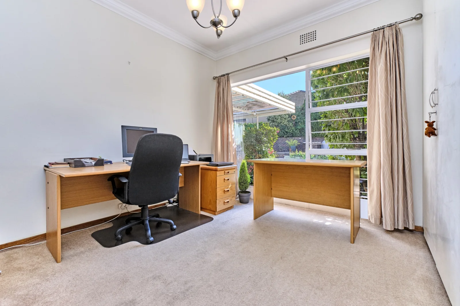6 Bedroom, 4 bathroom home for sale in Constantia Kloof
