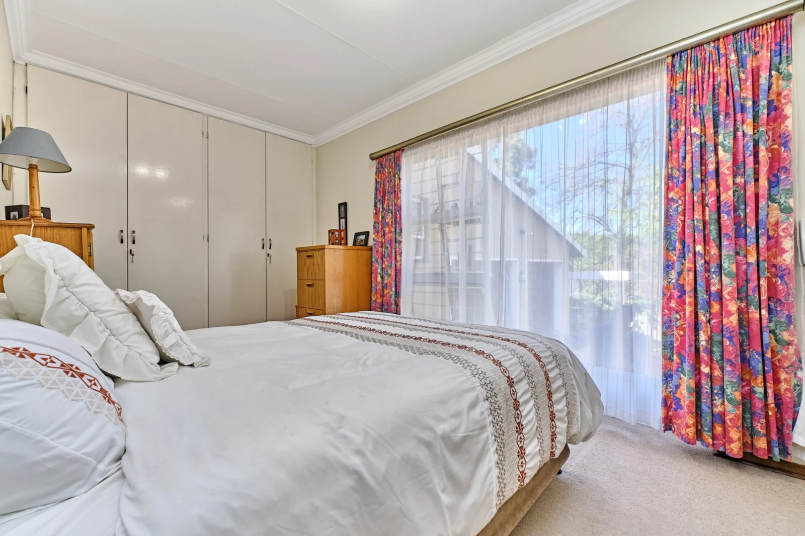 6 Bedroom, 4 bathroom home for sale in Constantia Kloof