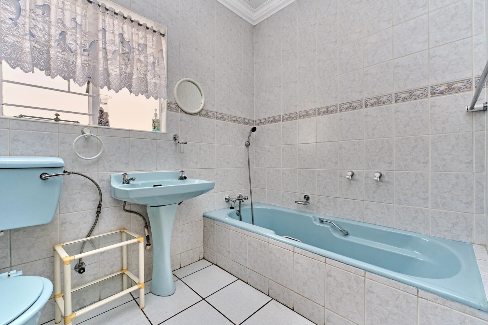 6 Bedroom, 4 bathroom home for sale in Constantia Kloof