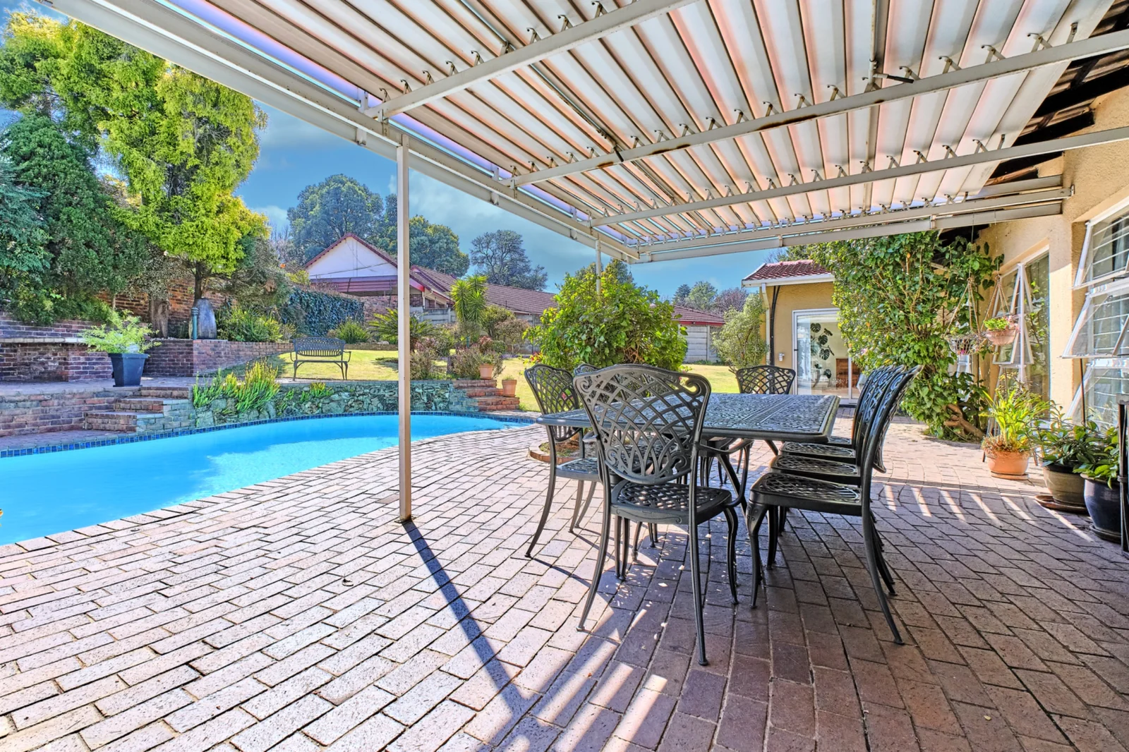 6 Bedroom, 4 bathroom home for sale in Constantia Kloof
