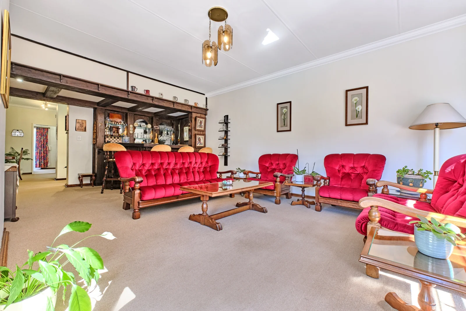 6 Bedroom, 4 bathroom home for sale in Constantia Kloof