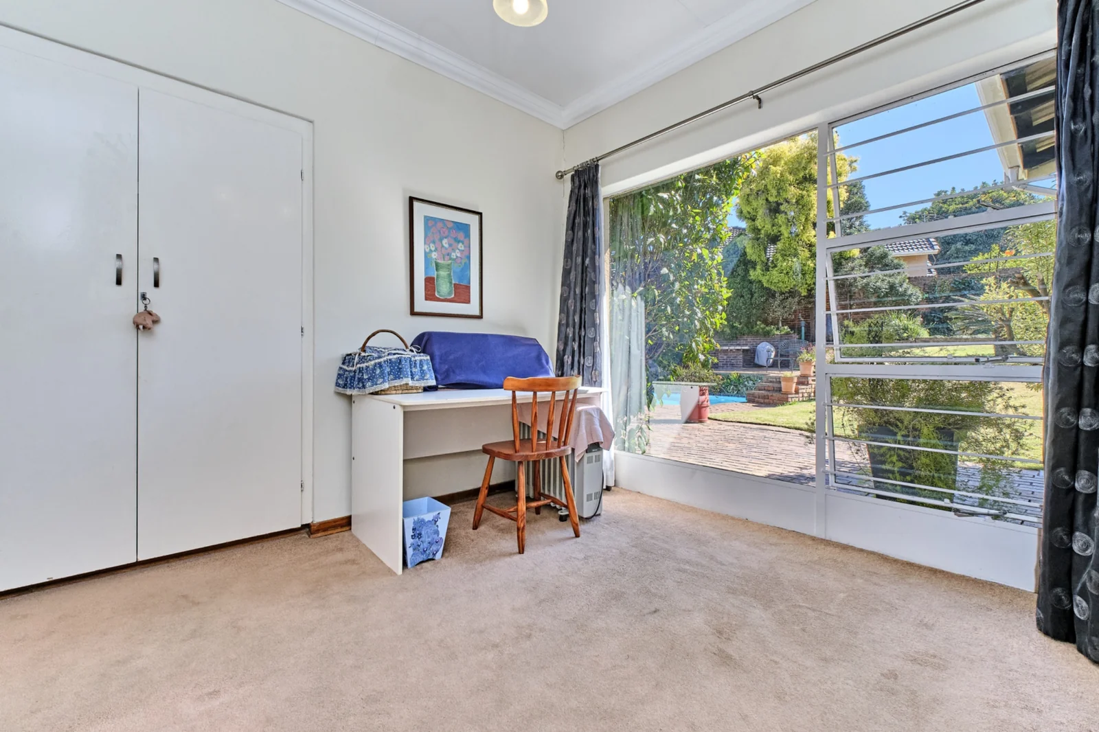 6 Bedroom, 4 bathroom home for sale in Constantia Kloof