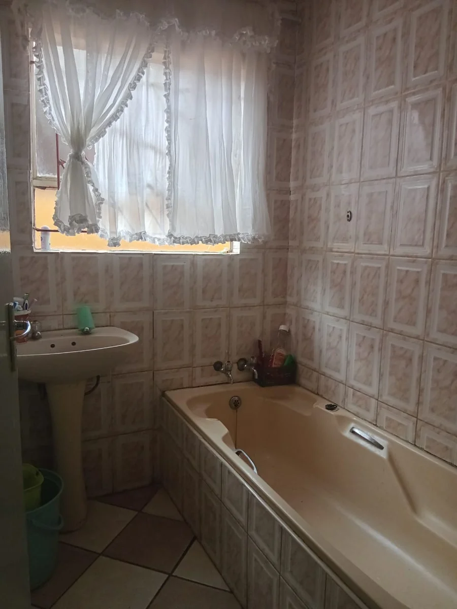 Double-storey House For Rent in Tlhabane West