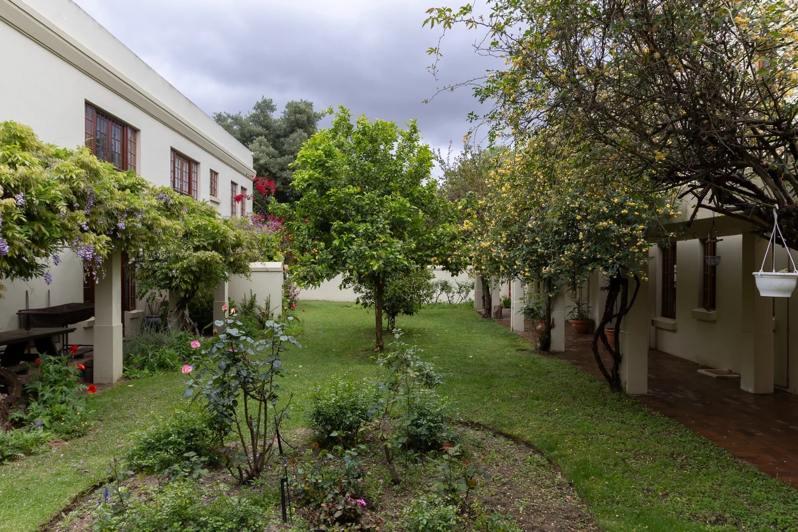EXECUTIVE LIVING IN THE HEART OF OLD STELLENBOSCH