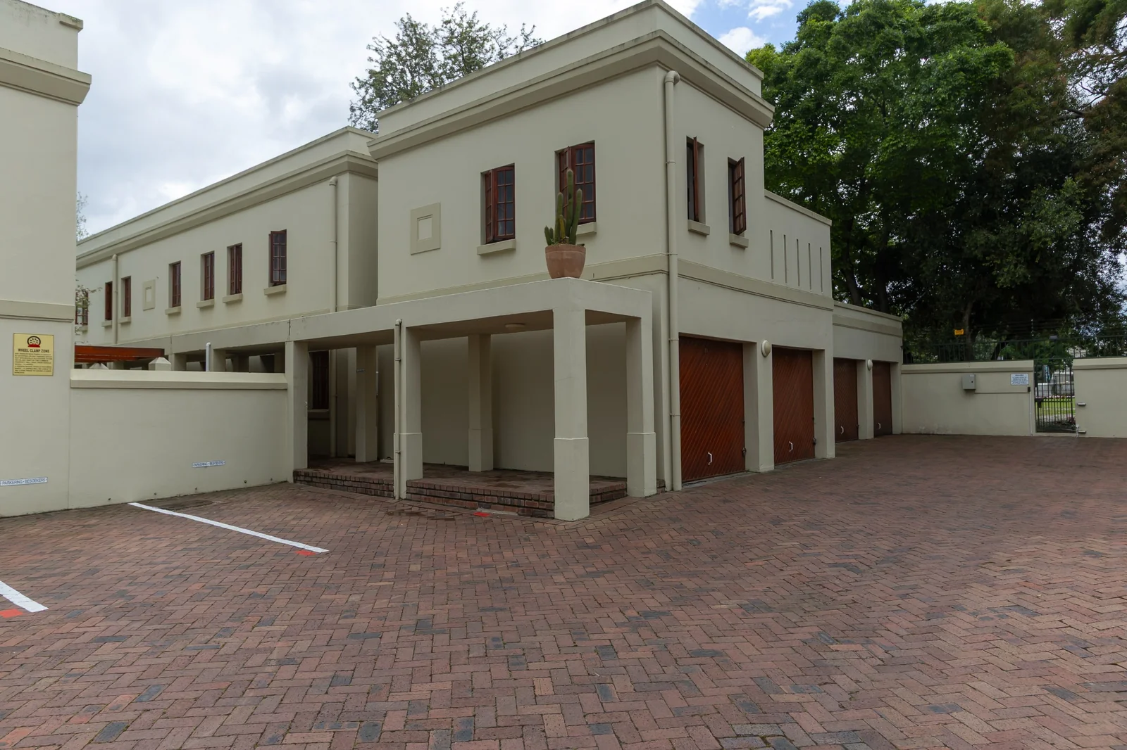 EXECUTIVE LIVING IN THE HEART OF OLD STELLENBOSCH