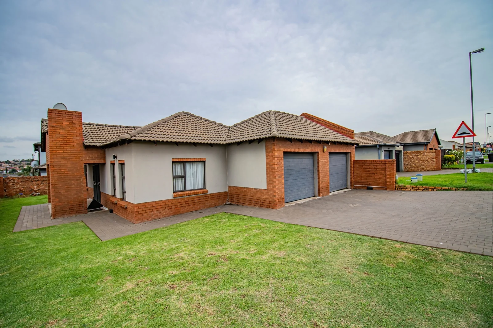 3-Bedroom, 2-Bathroom Family Home with Double Automated Garage To RENT in Parklands Secure Estate, Clayville