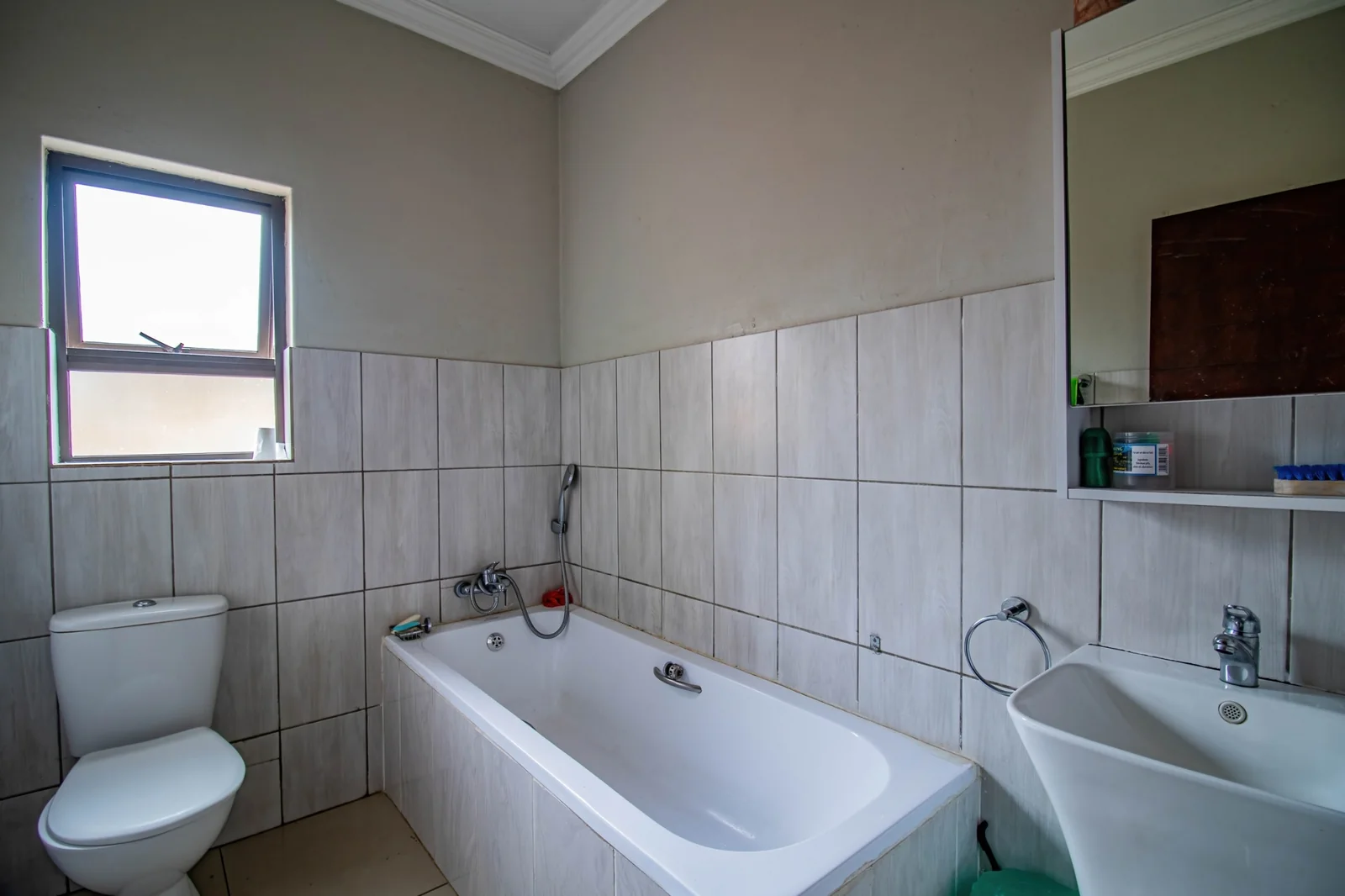 3-Bedroom, 2-Bathroom Family Home with Double Automated Garage To RENT in Parklands Secure Estate, Clayville