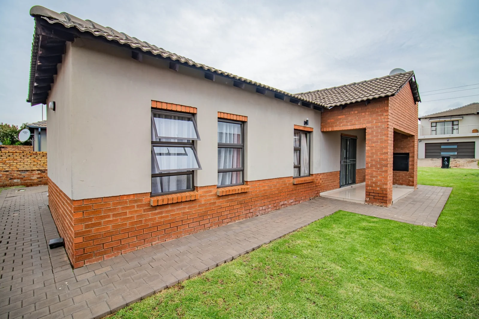 3-Bedroom, 2-Bathroom Family Home with Double Automated Garage To RENT in Parklands Secure Estate, Clayville